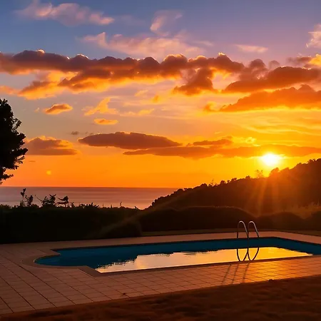 度假居 Paradise - View, Pool & Parking, 200mt Sea