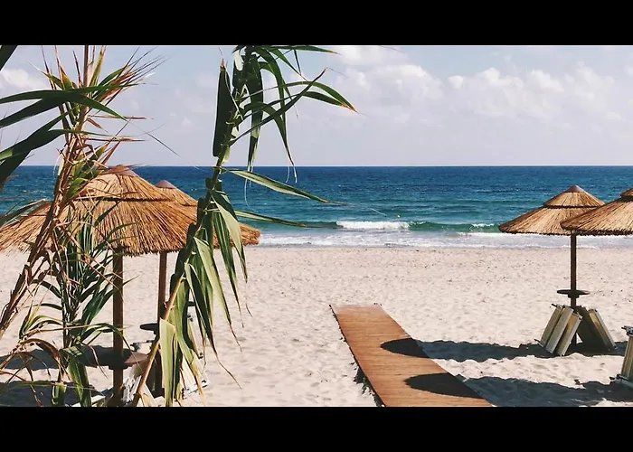 Paradise - View, Pool & Parking, 200mt Sea 度假居